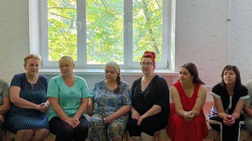 Наталья Бегуненко: В четверг, 10 июля, первый заместитель руководителя Управы Петровского внутригородского района Администрации городского округа Донецк Плахутин Юрий Иванович провел встречу с трудовым коллективом... Наталья Бегуненко: В четверг, 10 июля, первый заместитель руководителя Управы Петровского внутригородского района Администрации городского округа Донецк Плахутин Юрий Иванович провел встречу с трудовым коллективом...