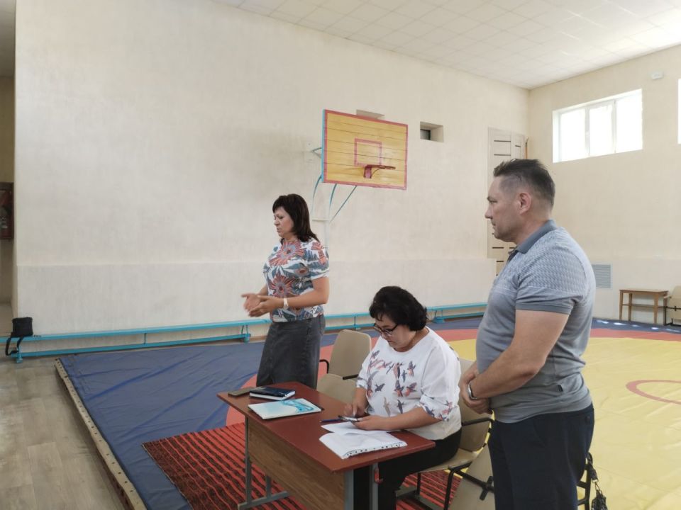 11 июля в административном здании МБУ ДО СШ городского округа Енакиево состоялась встреча трудовых коллективов МБУ ДО СШ, МБУ «ЦФЗН «Спорт для всех», отдела физической культуры, спорта и туризма администрации городского... 11 июля в административном здании МБУ ДО СШ городского округа Енакиево состоялась встреча трудовых коллективов МБУ ДО СШ, МБУ «ЦФЗН «Спорт для всех», отдела физической культуры, спорта и туризма администрации городского...