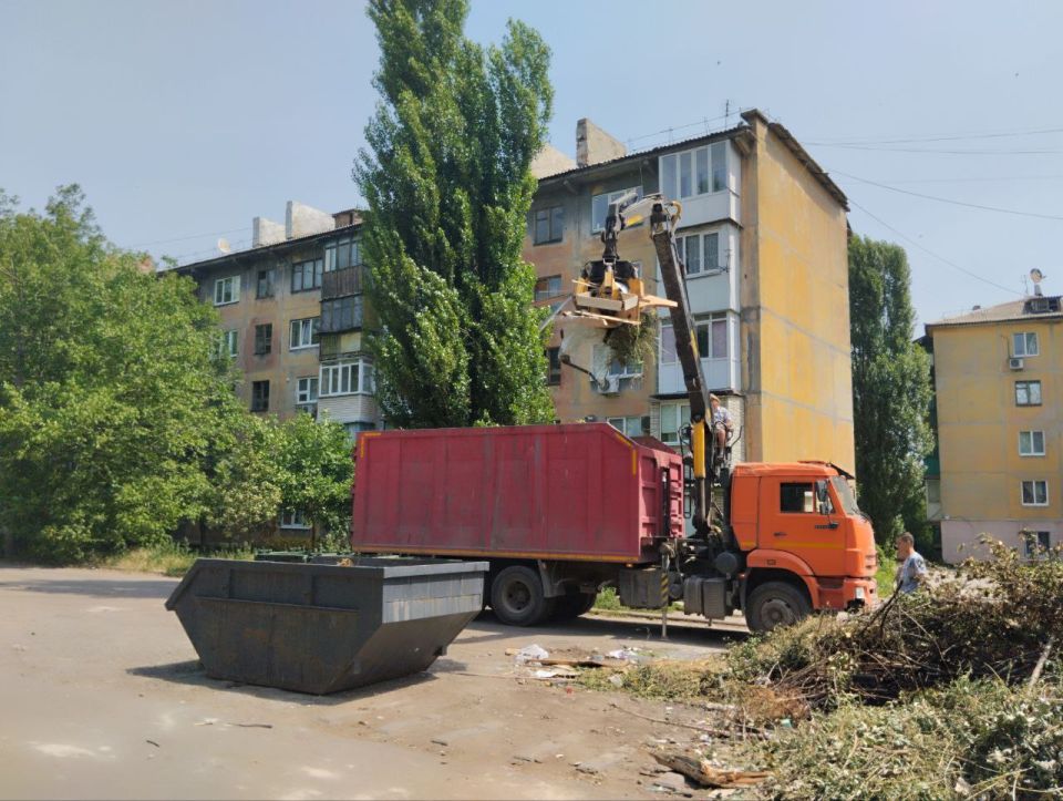 В Кировском внутригородском районе продолжаются работы по санитарному содержанию территории В Кировском внутригородском районе продолжаются работы по санитарному содержанию территории
