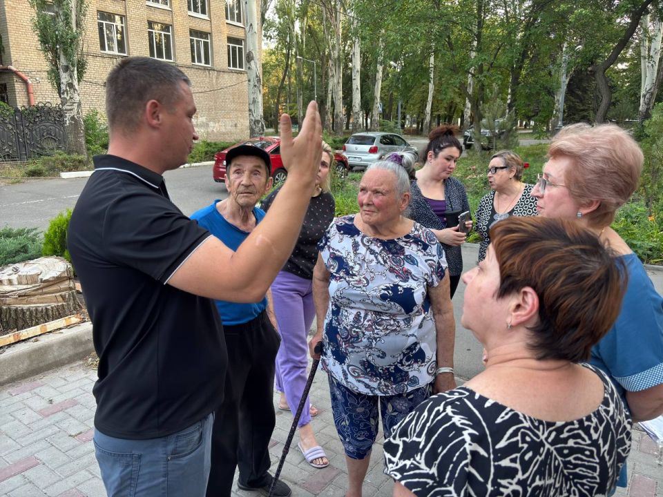 Сергей Прокопенко: Услышать каждого. Сегодня принял участие в сходе граждан г. Донецка, проживающих по улице Левицкого Сергей Прокопенко: Услышать каждого. Сегодня принял участие в сходе граждан г. Донецка, проживающих по улице Левицкого