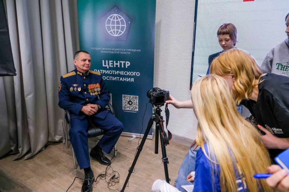 Александр Подгорный: 15 школьников из ДНР направим на участие в образовательном форуме в Ленинградской области Александр Подгорный: 15 школьников из ДНР направим на участие в образовательном форуме в Ленинградской области