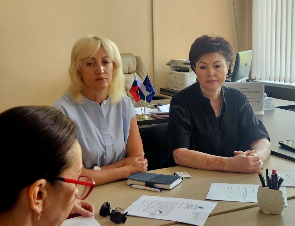 Сегодня состоялось расширенное заседание Комитета по вопросам бюджета, финансов, экономики и торговли Ясиноватского муниципального совета Донецкой Народной Республики Сегодня состоялось расширенное заседание Комитета по вопросам бюджета, финансов, экономики и торговли Ясиноватского муниципального совета Донецкой Народной Республики