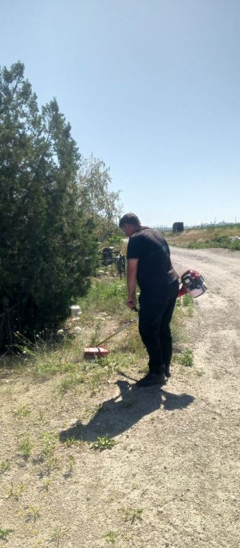 Работники СМБУ «Городская ритуальная служба» приступили к комплексным работам по благоустройству внутрипоселкового кладбища в пгт Работники СМБУ «Городская ритуальная служба» приступили к комплексным работам по благоустройству внутрипоселкового кладбища в пгт