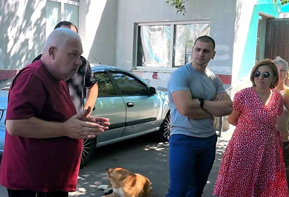 Александр Бондаренко: Как продвигается ремонт дорог и какие пожелания у местных жителей к дорожным работам узнал в ходе рабочей поездки в Кировский район Донецка Александр Бондаренко: Как продвигается ремонт дорог и какие пожелания у местных жителей к дорожным работам узнал в ходе рабочей поездки в Кировский район Донецка