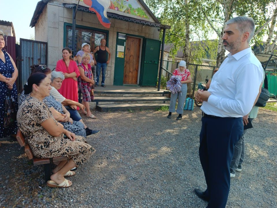 Алексей Дорофеев: Провел сегодня очень важную и душевную встречу с жителями села Павлоградское Буденновского района Алексей Дорофеев: Провел сегодня очень важную и душевную встречу с жителями села Павлоградское Буденновского района