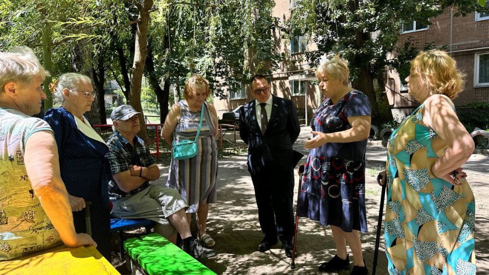 Андрей Крамар проверил ход устранения порывов воды в Куйбышевском районе Донецка Андрей Крамар проверил ход устранения порывов воды в Куйбышевском районе Донецка