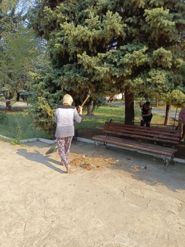 11 июля 2025 г. работники МБУ "МИРОНОВСКИЙ ПОСЕЛКОВЫЙ ДК" приняли участие в субботнике 11 июля 2025 г. работники МБУ "МИРОНОВСКИЙ ПОСЕЛКОВЫЙ ДК" приняли участие в субботнике