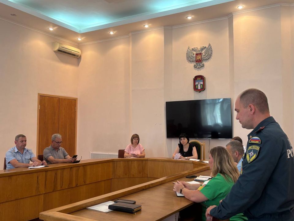 Наталья Великодная: 11 июля заместитель Главы Администрации округа провела заседание Комиссии по предупреждению и ликвидации чрезвычайных ситуаций и обеспечению пожарной безопасности Наталья Великодная: 11 июля заместитель Главы Администрации округа провела заседание Комиссии по предупреждению и ликвидации чрезвычайных ситуаций и обеспечению пожарной безопасности