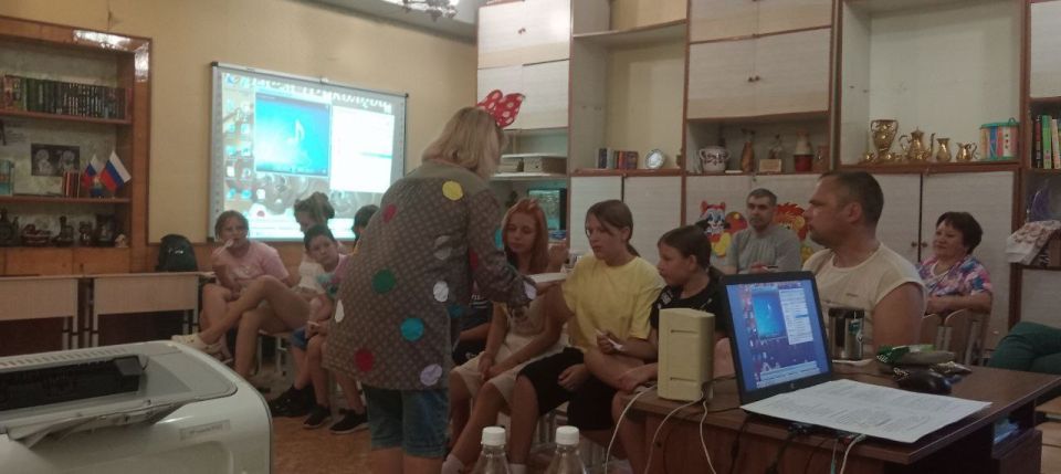 11 июля в "Светлодарском ДК" п.Новолуганское в рамках праздника-развлечения "Самый вкусный день в году" ребята познакомились с таким вкусным и интересным праздником, как День шоколада 11 июля в "Светлодарском ДК" п.Новолуганское в рамках праздника-развлечения "Самый вкусный день в году" ребята познакомились с таким вкусным и интересным праздником, как День шоколада