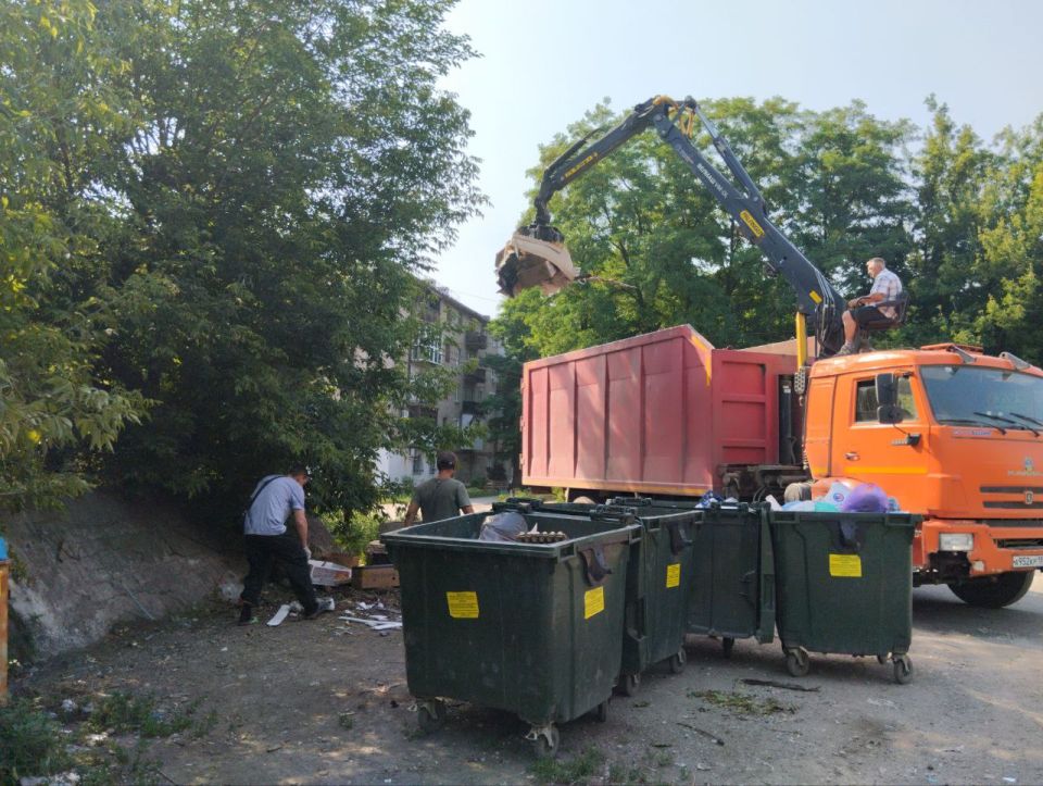 В Кировском внутригородском районе продолжаются работы по санитарному содержанию территории В Кировском внутригородском районе продолжаются работы по санитарному содержанию территории