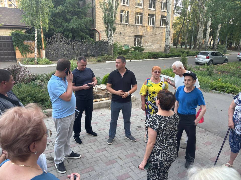 Сергей Прокопенко: Услышать каждого. Сегодня принял участие в сходе граждан г. Донецка, проживающих по улице Левицкого Сергей Прокопенко: Услышать каждого. Сегодня принял участие в сходе граждан г. Донецка, проживающих по улице Левицкого
