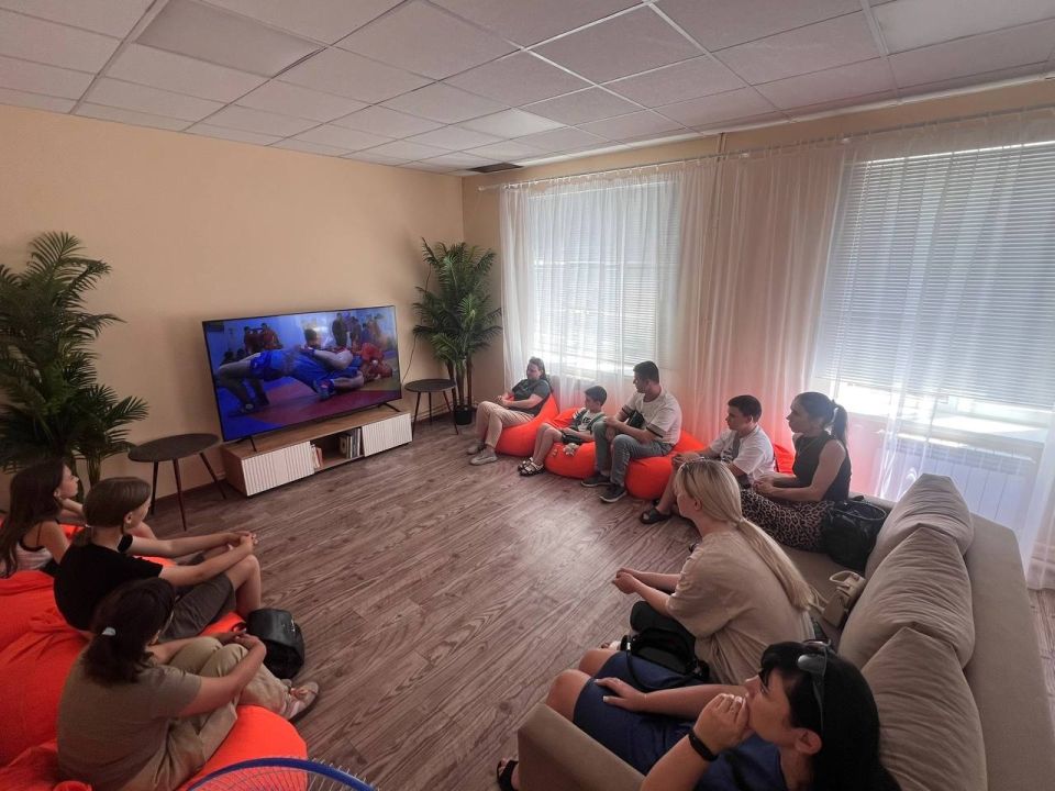 Реализуя проект "Выбор сильных" "Единая Россия" в молодежном центре им. Марии Пироговой прошла увлекательная тематическая беседа на тему "Самбо - вид спортивного единоборства", которая собрала немало заинтересованных... Реализуя проект "Выбор сильных" "Единая Россия" в молодежном центре им. Марии Пироговой прошла увлекательная тематическая беседа на тему "Самбо - вид спортивного единоборства", которая собрала немало заинтересованных...