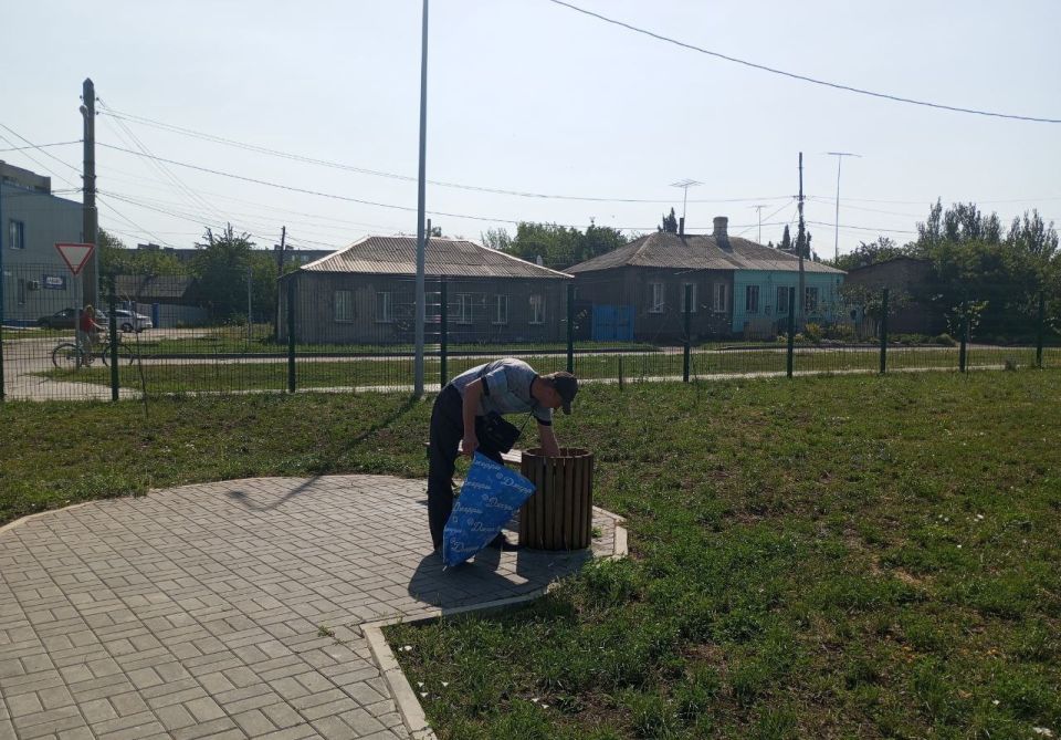 На территории городского округа Дебальцево продолжаются работы по покосу сорных, карантинных трав и сбору летучего мусора На территории городского округа Дебальцево продолжаются работы по покосу сорных, карантинных трав и сбору летучего мусора