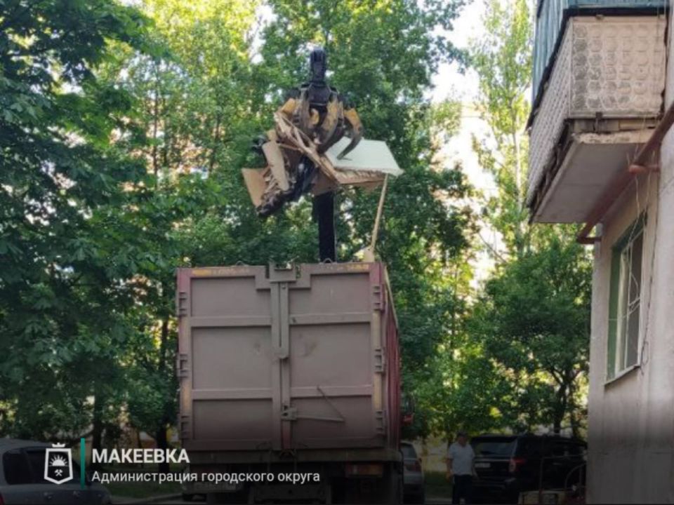 Ликвидация стихийных свалок в Макеевке продолжается Ликвидация стихийных свалок в Макеевке продолжается