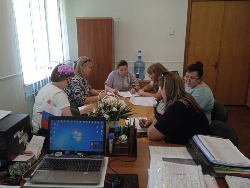 Заместитель руководителя Управы Калининского внутригородского района Администрации городского округа Донецк Снежана Гоман провела рабочее совещание с представителями жилищной организации, обслуживающей многоквартирный жилой... Заместитель руководителя Управы Калининского внутригородского района Администрации городского округа Донецк Снежана Гоман провела рабочее совещание с представителями жилищной организации, обслуживающей многоквартирный жилой...