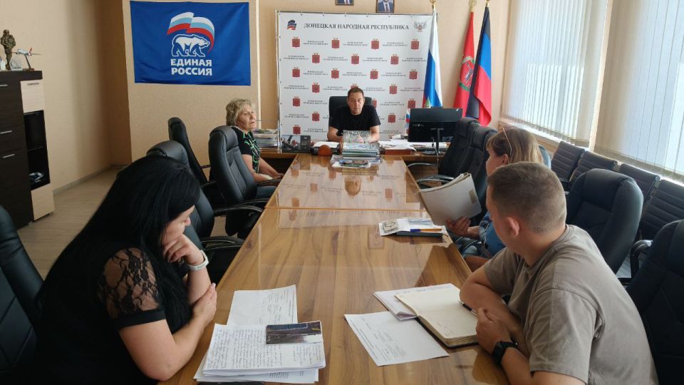 Константин Зинченко: Провел прием граждан совместно с представителями отделов администрации Волновахского муниципального округа и профильных управлений Константин Зинченко: Провел прием граждан совместно с представителями отделов администрации Волновахского муниципального округа и профильных управлений