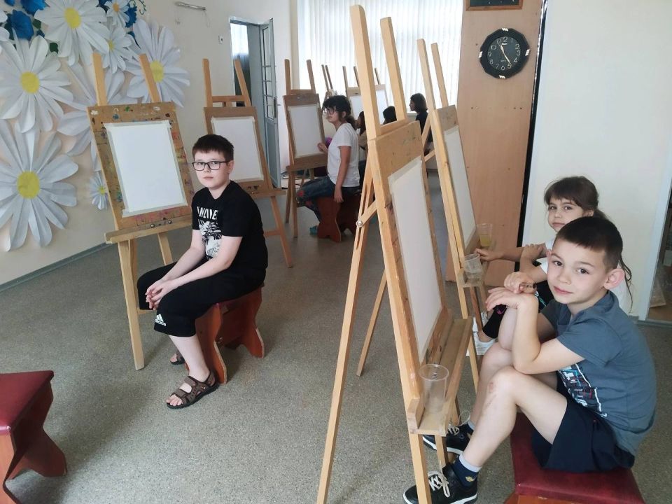 «Розы для любимых»: юные художники создавали красоту своими руками! «Розы для любимых»: юные художники создавали красоту своими руками!