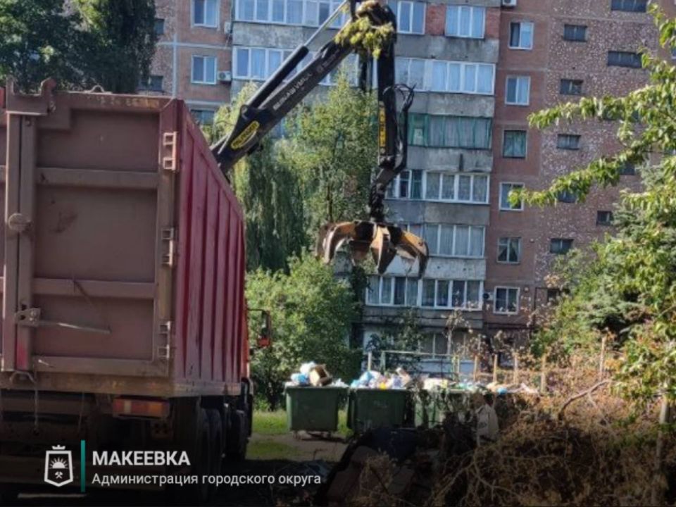 Ликвидация стихийных свалок в Макеевке продолжается Ликвидация стихийных свалок в Макеевке продолжается