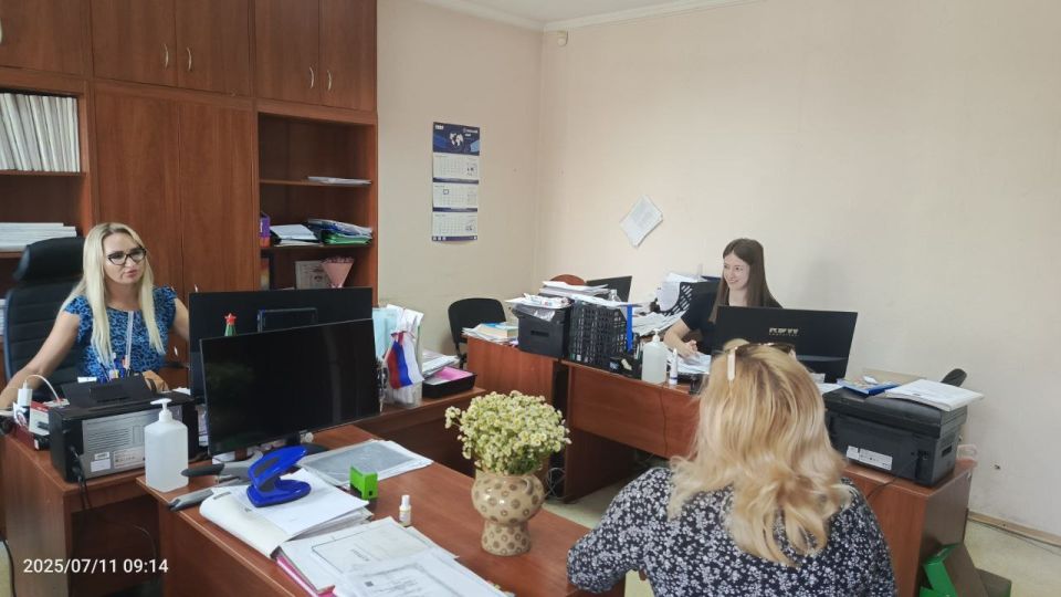 Валентин Левченко: В рамках Недели правовой помощи, в Управе, за "круглым столом", прошла встреча сотрудников правового отдела Управы, отдела образования, «Центра первичной медико-санитарной помощи №4», отдела опеки и... Валентин Левченко: В рамках Недели правовой помощи, в Управе, за "круглым столом", прошла встреча сотрудников правового отдела Управы, отдела образования, «Центра первичной медико-санитарной помощи №4», отдела опеки и...