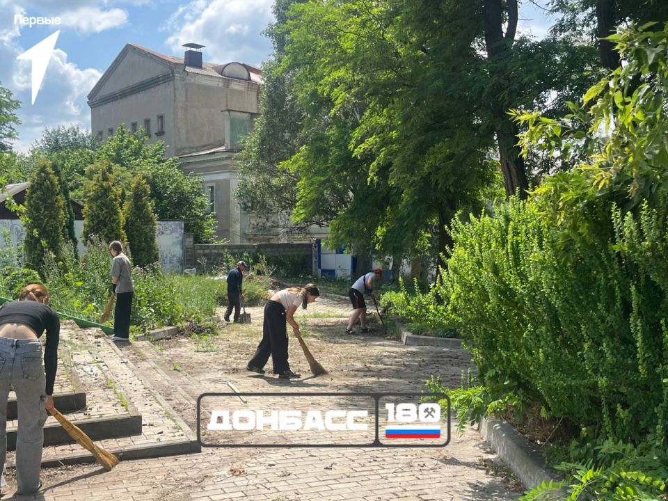Субботник в детском парке! Субботник в детском парке!
