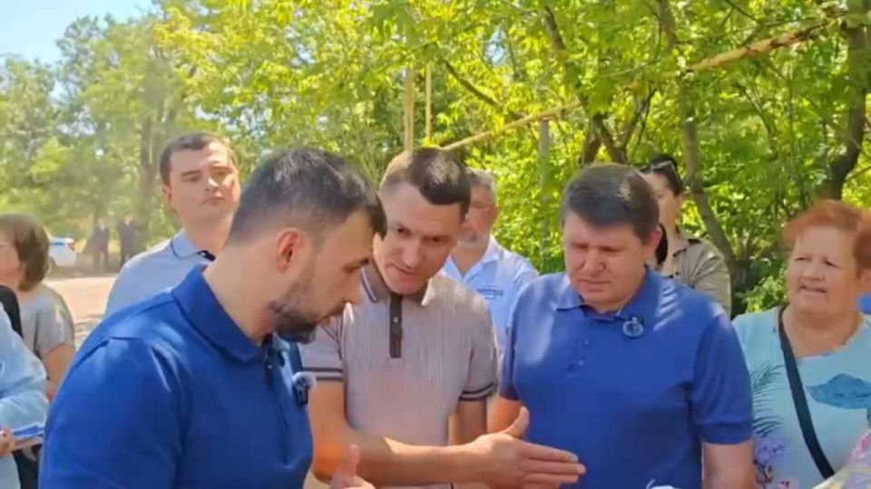 Александр Подгорный: 10 июля Глава Донецкой Народной Республики Денис Владимирович Пушилин провел встречу с жителями поселка Войково в Макеевке Александр Подгорный: 10 июля Глава Донецкой Народной Республики Денис Владимирович Пушилин провел встречу с жителями поселка Войково в Макеевке