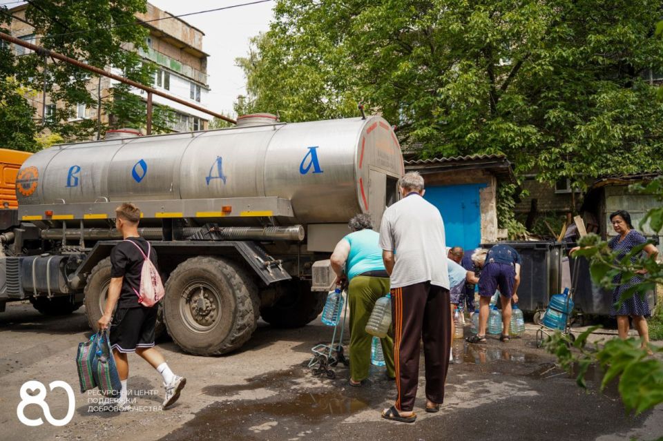 Волонтеры доставили воду маломобильным жителям Донецка! Волонтеры доставили воду маломобильным жителям Донецка!