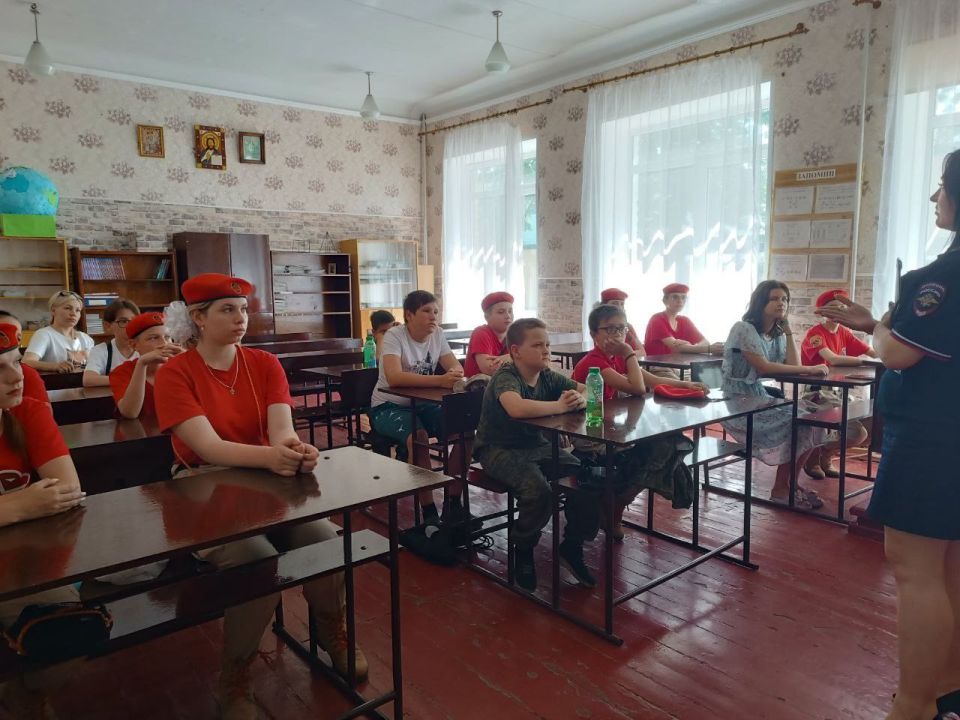12.07.2025 юнармейцы из Снежного, отряды ВПК "Оплот" и ВПК им. Арсененко, приняли участие в встрече с капитаном полиции Юлией Царовской 12.07.2025 юнармейцы из Снежного, отряды ВПК "Оплот" и ВПК им. Арсененко, приняли участие в встрече с капитаном полиции Юлией Царовской