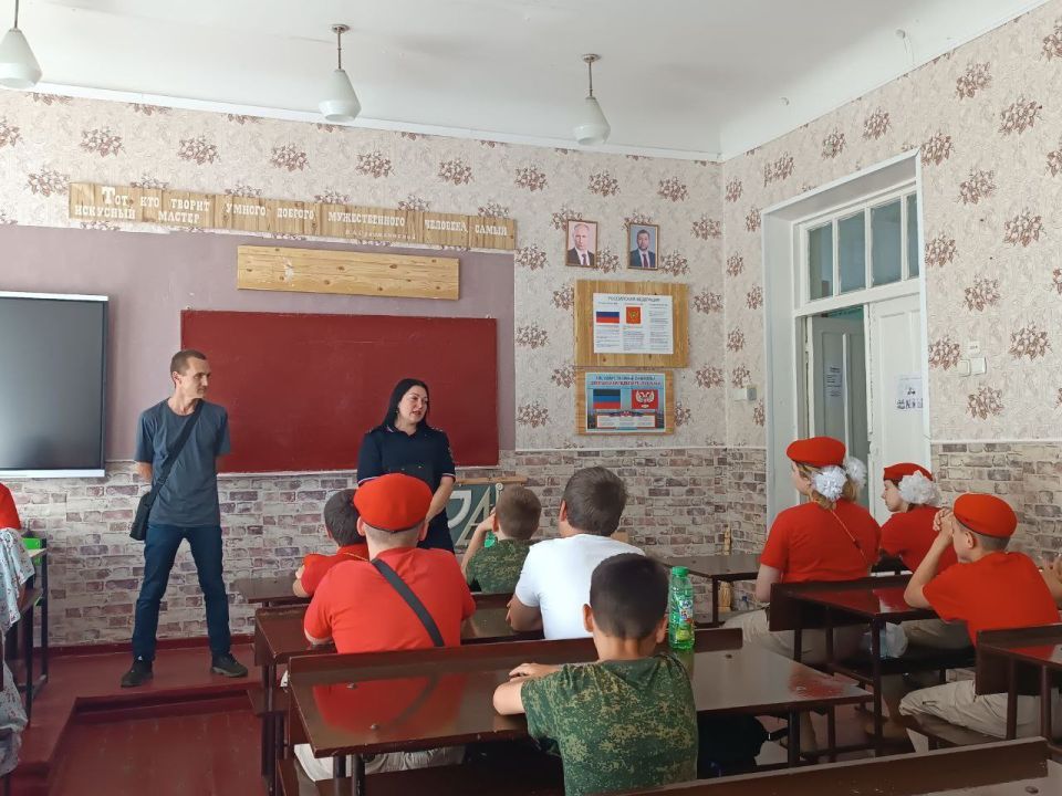 12.07.2025 юнармейцы из Снежного, отряды ВПК "Оплот" и ВПК им. Арсененко, приняли участие в встрече с капитаном полиции Юлией Царовской 12.07.2025 юнармейцы из Снежного, отряды ВПК "Оплот" и ВПК им. Арсененко, приняли участие в встрече с капитаном полиции Юлией Царовской