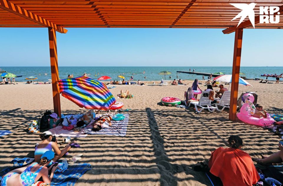Фотокорреспондент «Комсомолки» в 36-градусную жару прогулялся по пляжам Мариуполя Фотокорреспондент «Комсомолки» в 36-градусную жару прогулялся по пляжам Мариуполя