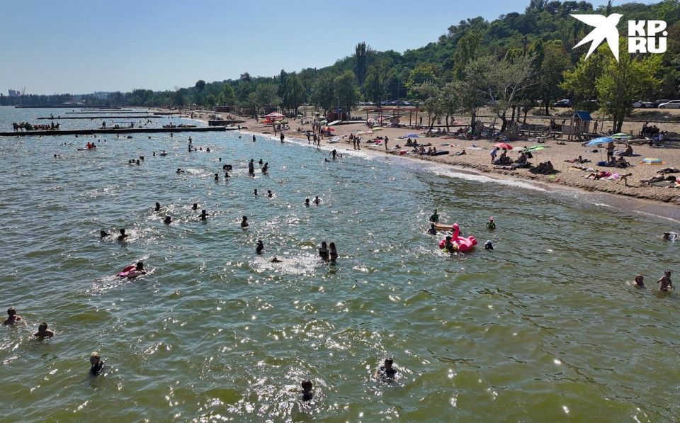 Фотокорреспондент «Комсомолки» в 36-градусную жару прогулялся по пляжам Мариуполя Фотокорреспондент «Комсомолки» в 36-градусную жару прогулялся по пляжам Мариуполя