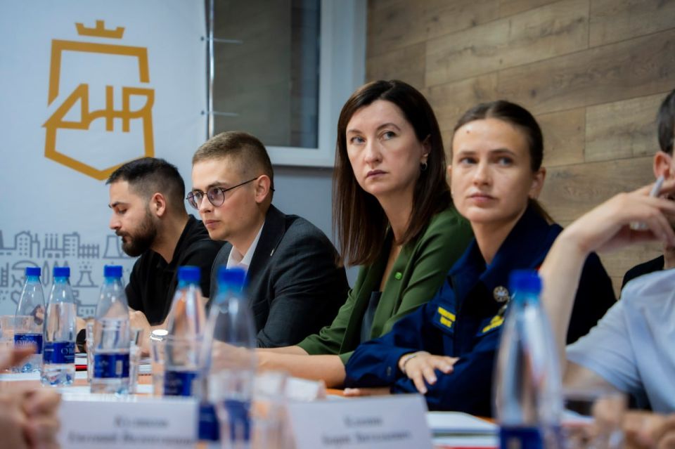 Кирилл Макаров: В Мариуполе прошло рабочее совещание с молодёжными НКО, действующими в городе Кирилл Макаров: В Мариуполе прошло рабочее совещание с молодёжными НКО, действующими в городе