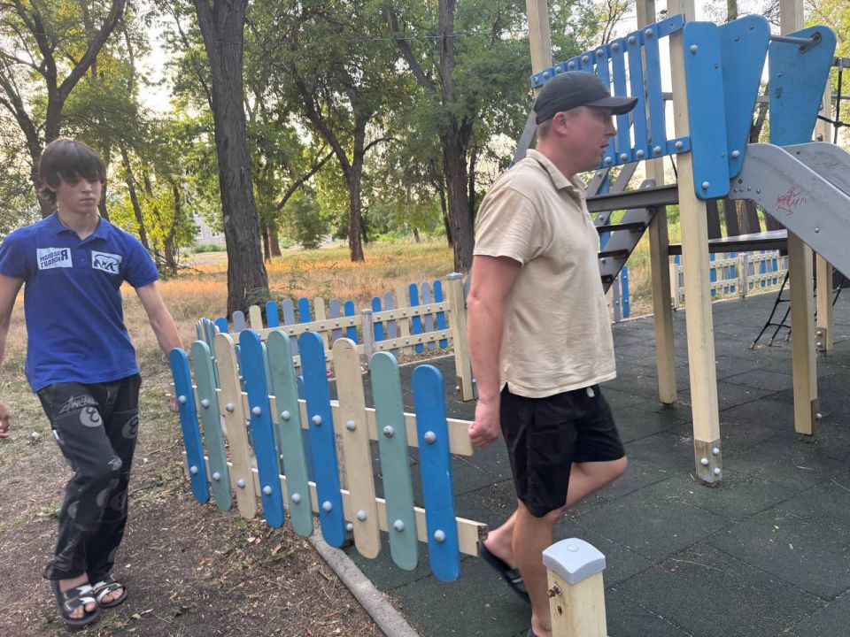 Денис Зубов: Уборка детской площадки. По поручению Главы ДНР Дениса Пушилина в городском округе Иловайск состоялся субботник на детской площадке, в рамках разработанного плана, направленного на предотвращение актов... Денис Зубов: Уборка детской площадки. По поручению Главы ДНР Дениса Пушилина в городском округе Иловайск состоялся субботник на детской площадке, в рамках разработанного плана, направленного на предотвращение актов...