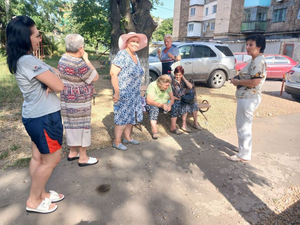 Валентина Харлашка: В завершении дня провела встречу с жителями улицы Московской, на которой обсудили актуальные и проблемные вопросы касающиеся ремонта кровли, фасада дома, уличной торговли Валентина Харлашка: В завершении дня провела встречу с жителями улицы Московской, на которой обсудили актуальные и проблемные вопросы касающиеся ремонта кровли, фасада дома, уличной торговли