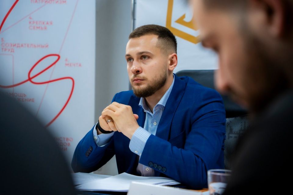 Кирилл Макаров: В Мариуполе прошло рабочее совещание с молодёжными НКО, действующими в городе Кирилл Макаров: В Мариуполе прошло рабочее совещание с молодёжными НКО, действующими в городе