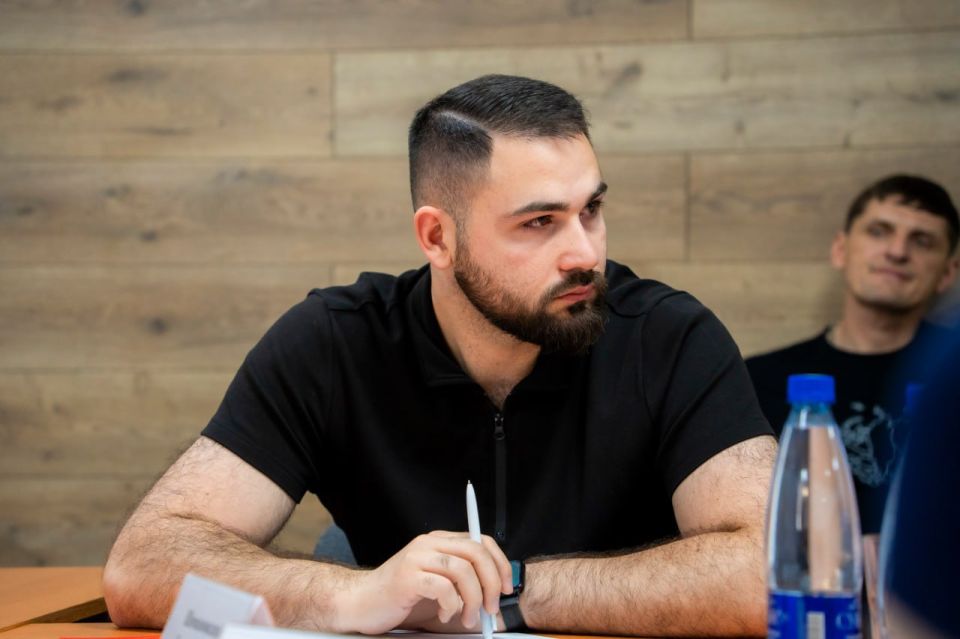 Кирилл Макаров: В Мариуполе прошло рабочее совещание с молодёжными НКО, действующими в городе Кирилл Макаров: В Мариуполе прошло рабочее совещание с молодёжными НКО, действующими в городе