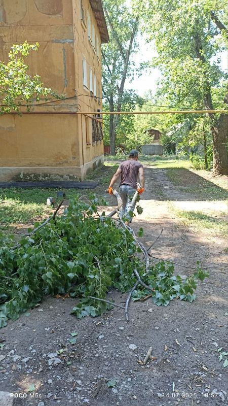 Сегодня, 14.07.2025 года, силами сотрудников жилищно-коммунальных предприятий Пролетарского внутригородского района г. Донецка были выполнены следующие работы: Сегодня, 14.07.2025 года, силами сотрудников жилищно-коммунальных предприятий Пролетарского внутригородского района г. Донецка были выполнены следующие работы: