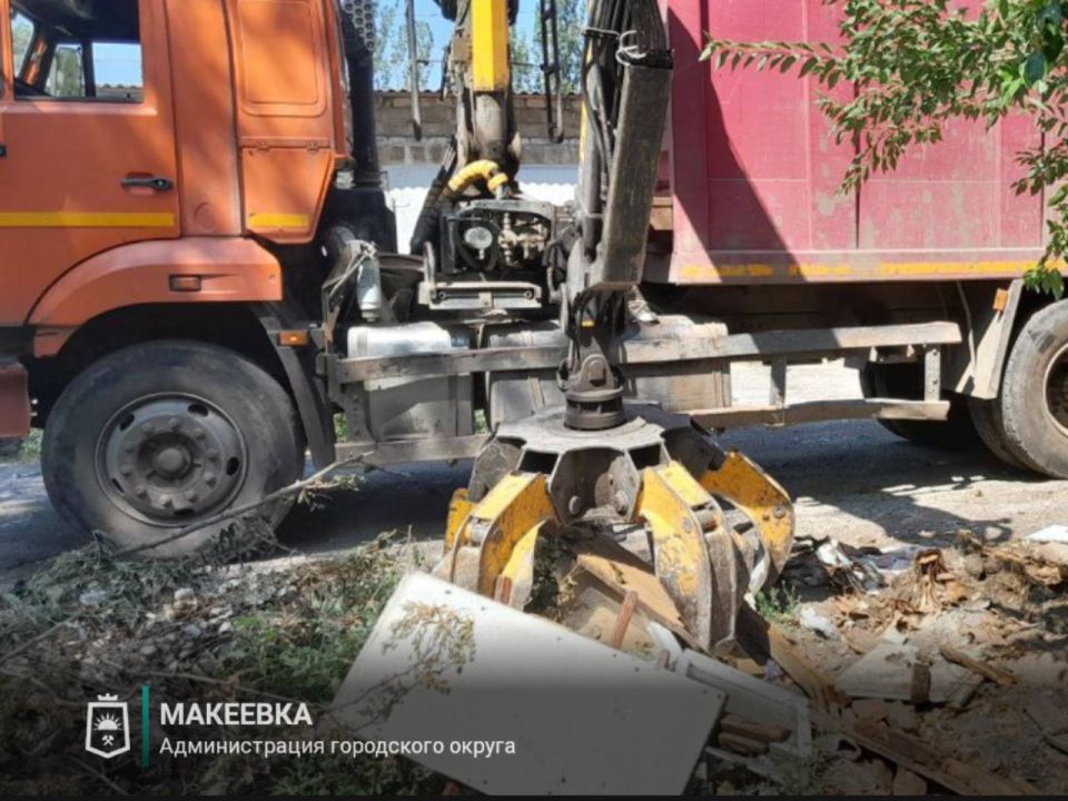 Ликвидация стихийных свалок в Макеевке продолжается Ликвидация стихийных свалок в Макеевке продолжается