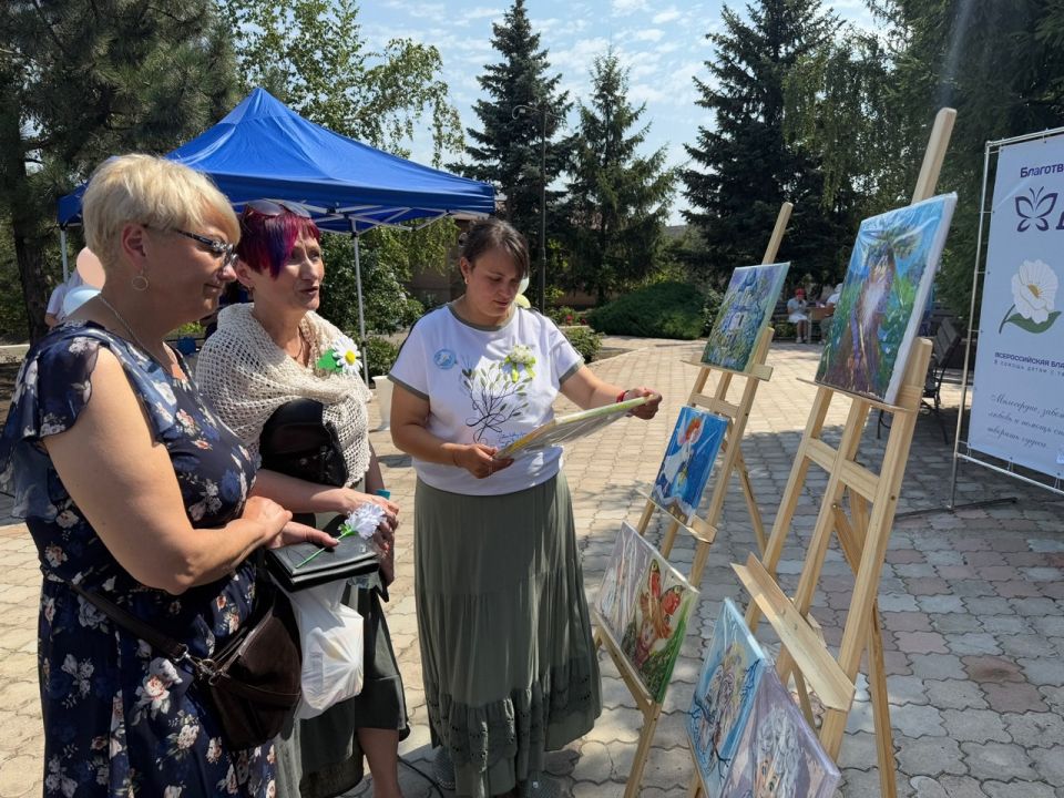 «Это шанс на спасение чьей-то жизни»: в Волновахе прошел праздник милосердия «Белый цветок» «Это шанс на спасение чьей-то жизни»: в Волновахе прошел праздник милосердия «Белый цветок»