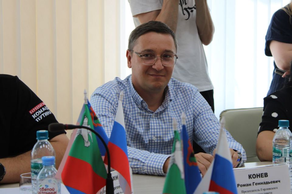 Иван Приходько: Сегодня совместно с председателем Горловского городского совета Донецкой Народной Республики первого созыва Романом Геннадьевичем Коневым и членом Общественной палаты ДНР, руководителем регионального... Иван Приходько: Сегодня совместно с председателем Горловского городского совета Донецкой Народной Республики первого созыва Романом Геннадьевичем Коневым и членом Общественной палаты ДНР, руководителем регионального...
