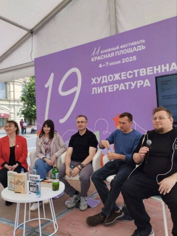 Эксклюзивное интервью военкора агентства ANNA NEWS Марии Коледа с историком, писателем, журналистом, автором газеты «Петербургский дневник», создателем рубрики «Родная речь», автором повести «Донецкое море. История одной... Эксклюзивное интервью военкора агентства ANNA NEWS Марии Коледа с историком, писателем, журналистом, автором газеты «Петербургский дневник», создателем рубрики «Родная речь», автором повести «Донецкое море. История одной...