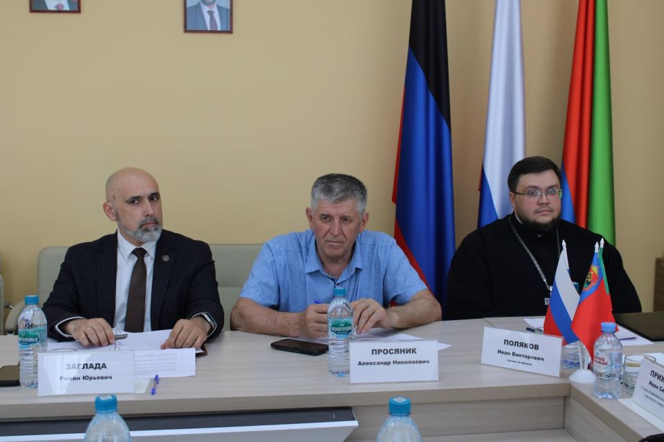 Иван Приходько: Сегодня совместно с председателем Горловского городского совета Донецкой Народной Республики первого созыва Романом Геннадьевичем Коневым и членом Общественной палаты ДНР, руководителем регионального... Иван Приходько: Сегодня совместно с председателем Горловского городского совета Донецкой Народной Республики первого созыва Романом Геннадьевичем Коневым и членом Общественной палаты ДНР, руководителем регионального...
