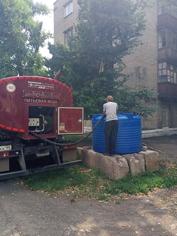 Сергей Желновач: В связи со сложной ситуацией водоснабжения на территории города Дебальцево, администрацией городского округа был организован подвоз воды на м-н Восточный, м-н 50 дет Победы, м-н Фестивальный, ГКДОУ «Детский... Сергей Желновач: В связи со сложной ситуацией водоснабжения на территории города Дебальцево, администрацией городского округа был организован подвоз воды на м-н Восточный, м-н 50 дет Победы, м-н Фестивальный, ГКДОУ «Детский...