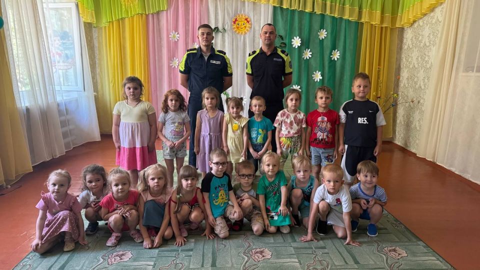 Сотрудники Госавтоинспекции провели уроки безопасности в детских садах Макеевки Сотрудники Госавтоинспекции провели уроки безопасности в детских садах Макеевки