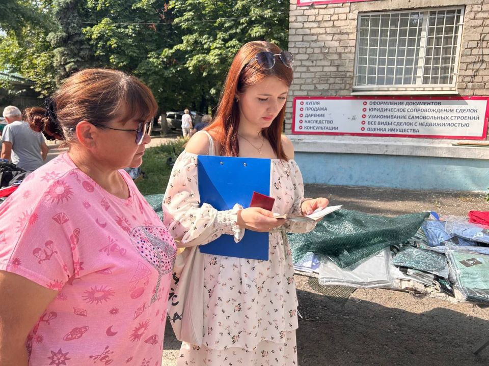 12.07.2025г. сотрудниками отдела торговли, бытового и транспортного обслуживания администрации Ясиноватского муниципального округа проведен рейд по выявлению мест стихийной торговли 12.07.2025г. сотрудниками отдела торговли, бытового и транспортного обслуживания администрации Ясиноватского муниципального округа проведен рейд по выявлению мест стихийной торговли