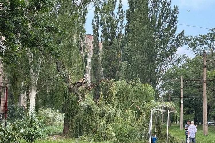 Последствия ураганного ветра в ДНР: Последствия ураганного ветра в ДНР: