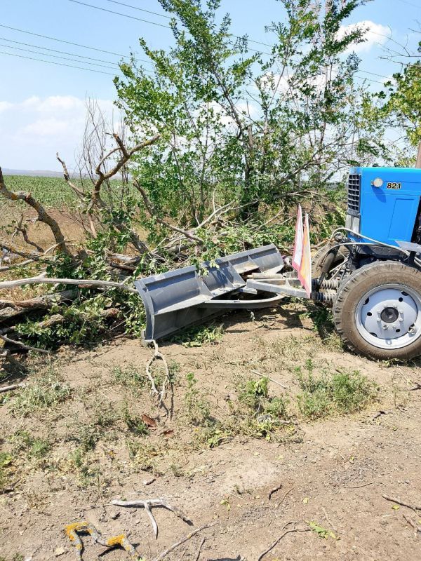 Оперативно ликвидируем последствия урагана на региональных дорогах Оперативно ликвидируем последствия урагана на региональных дорогах