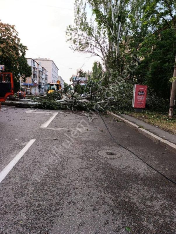 Последствия ураганного ветра в ДНР: Последствия ураганного ветра в ДНР: