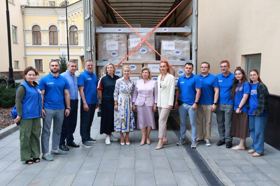 Татьяна Москалькова: От Дома прав человека в добрый путь в приграничные регионы направилась первая из трех фур гуманитарной колонны Татьяна Москалькова: От Дома прав человека в добрый путь в приграничные регионы направилась первая из трех фур гуманитарной колонны