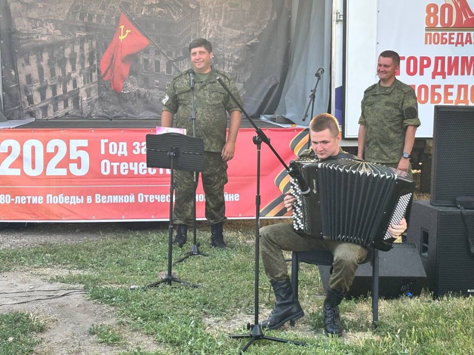 Ансамбль солистов инженерных войск Вооружённых Сил Российской Федерации порадовал своим выступлением жителей села Бердянское Ансамбль солистов инженерных войск Вооружённых Сил Российской Федерации порадовал своим выступлением жителей села Бердянское