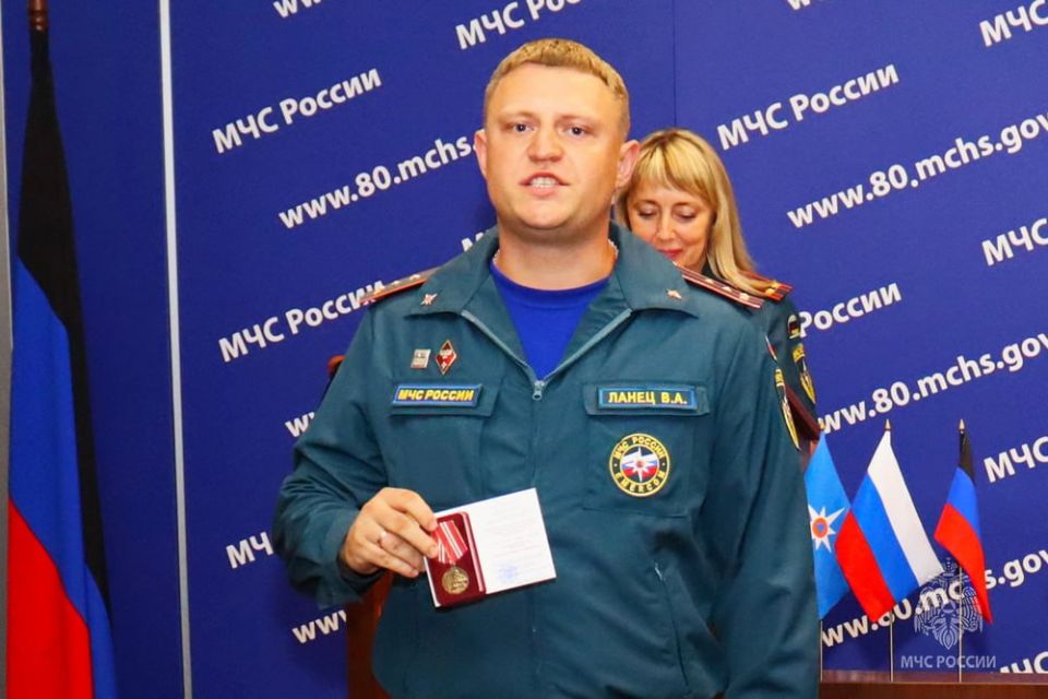 Каждый их день — подвиг!. Спасатели ДНР ежедневно сталкиваются с опасностями Каждый их день — подвиг!. Спасатели ДНР ежедневно сталкиваются с опасностями